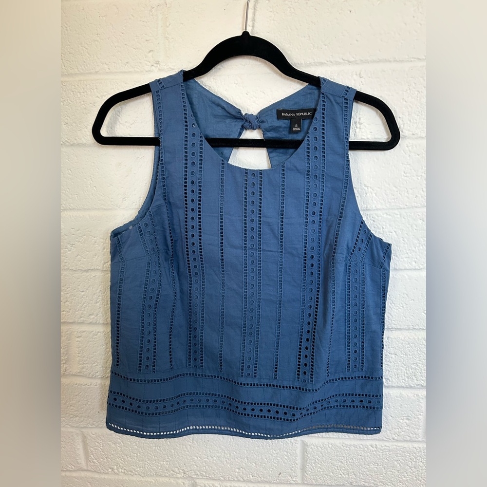 Banana Republic Women's Blue Sleeveless Eyelet Blouse